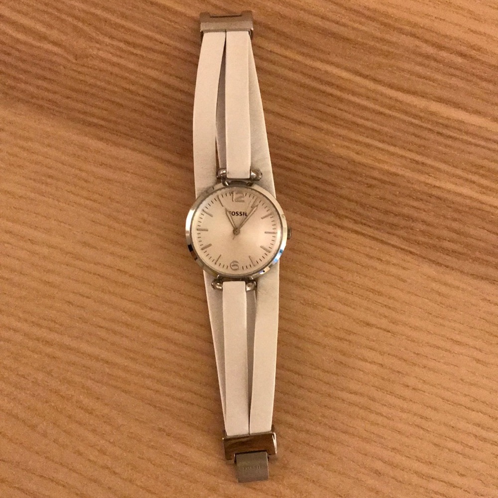 While fossil watch